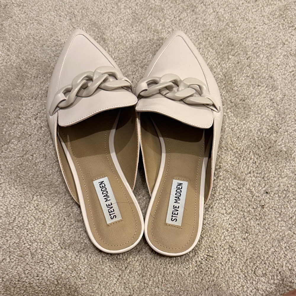 Steve Madden Off-White Chain Accent Mules